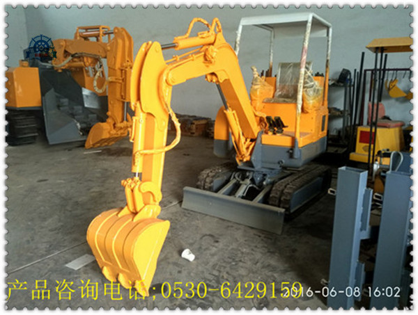 微型電動(dòng)挖掘機(jī)客戶(hù)驗(yàn)收過(guò)程