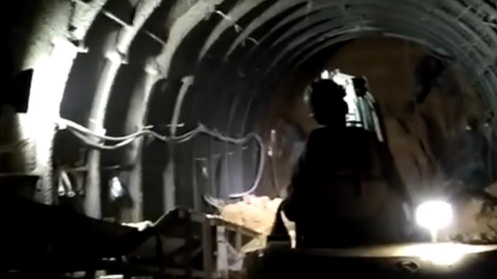 電動(dòng)挖掘機(jī)巷道裝輸送皮帶視頻